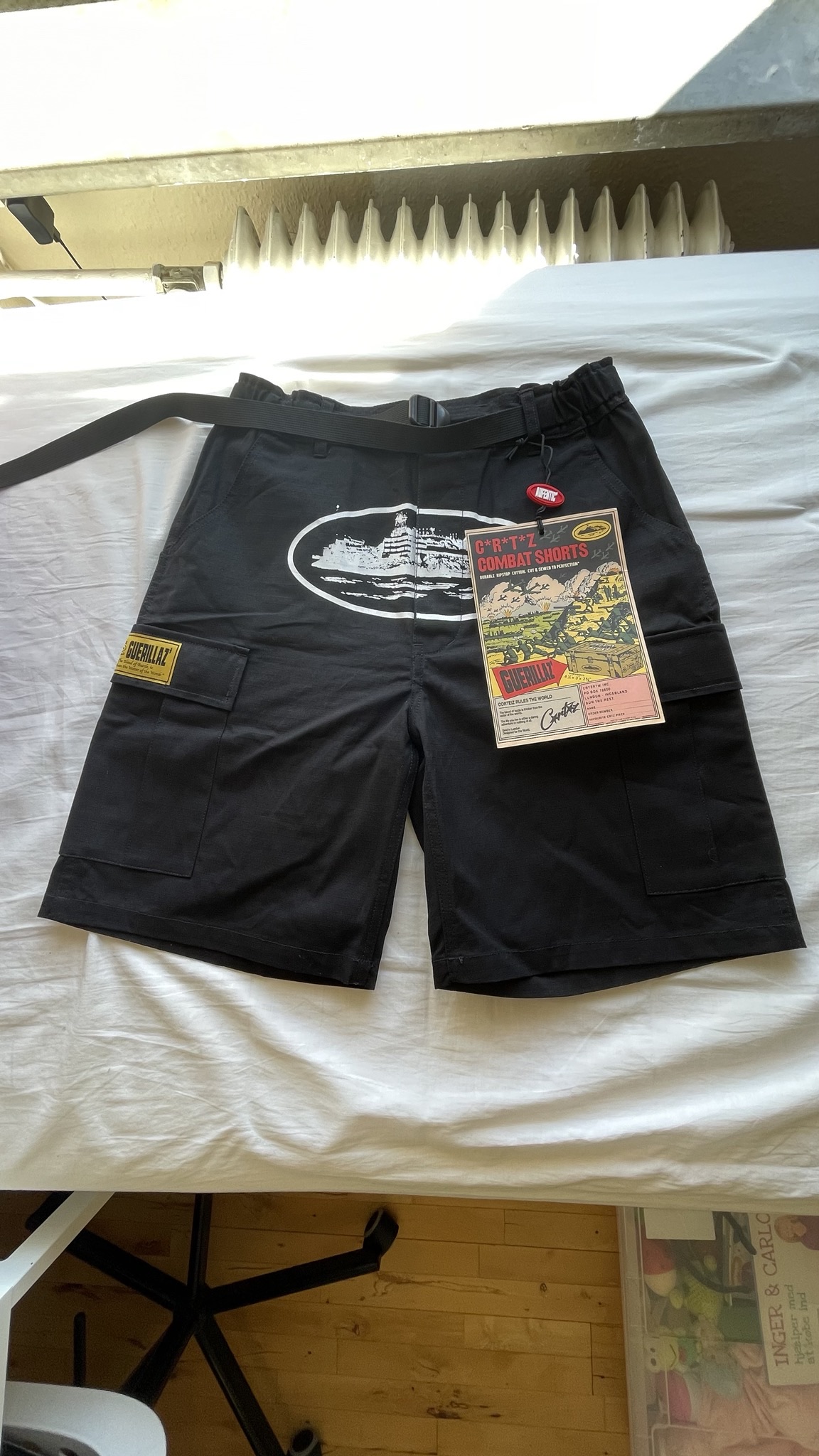 クリスマスローズ 正規品！Corteiz Cargo Shorts Black / White