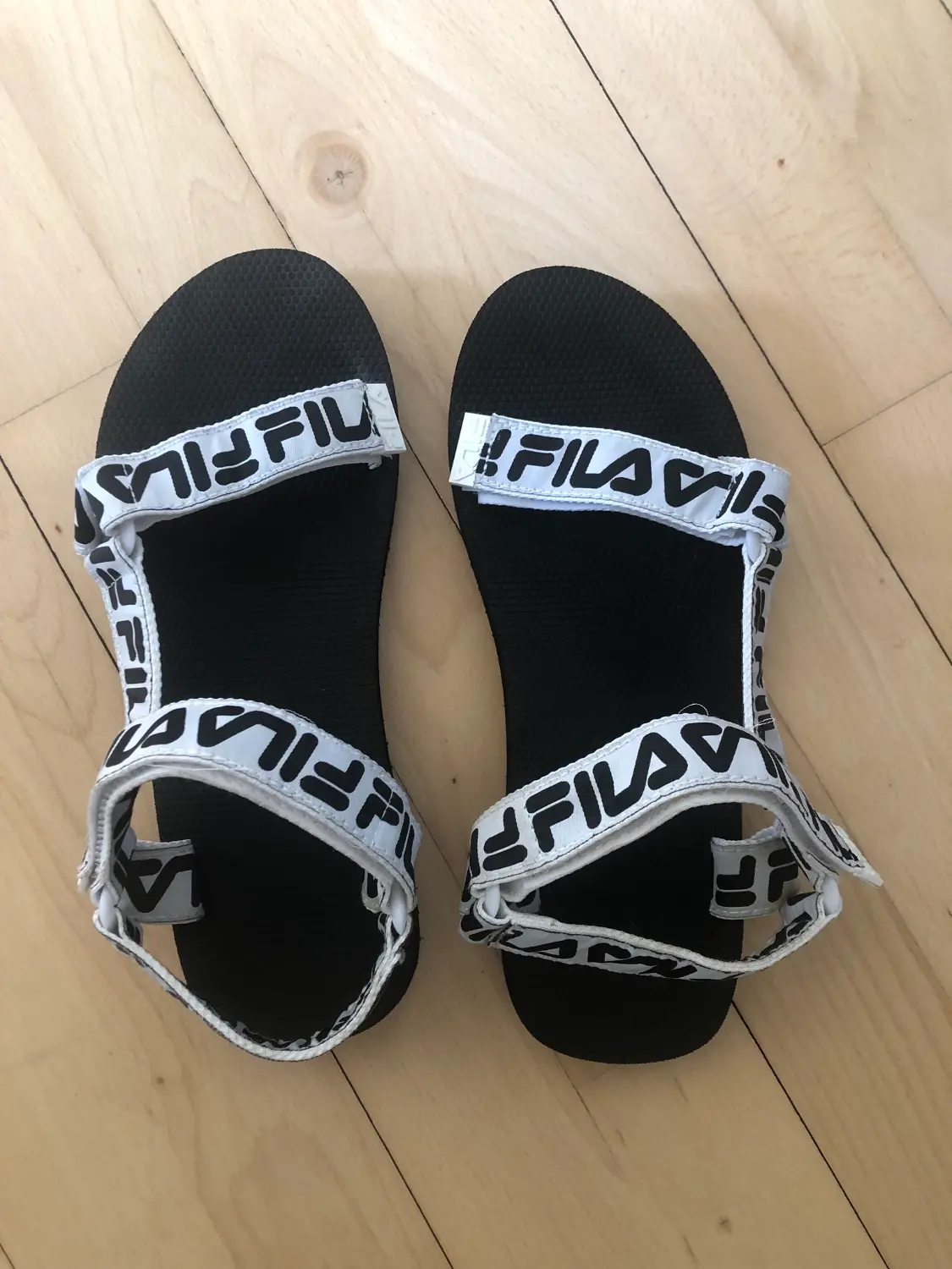 Fila sandaler sale